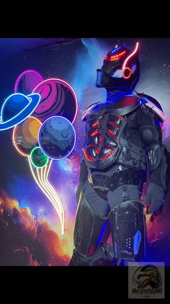 Robô de LED Megatron em evento